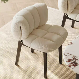 Chaise Pétale en velours et frêne blanc