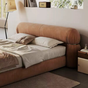 Lit design en tissu suédine microfibre à aspect mat, couleur marron
