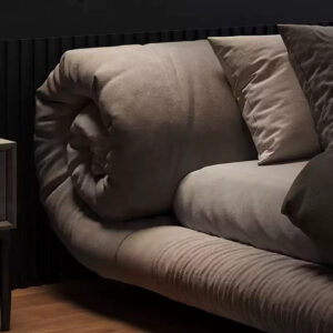 Lit double suspendu en tissu suédine microfibre à aspect mat, couleur taupe